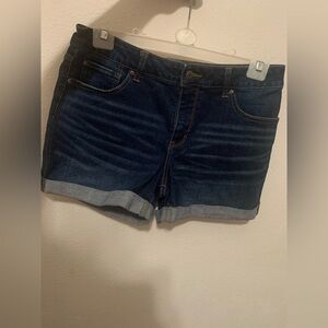 Time & Tru dark wash midi cuffed hem denim shorts size 12